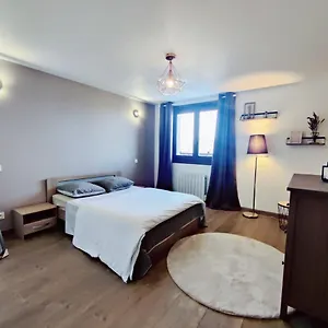https://vigny-du-lac.hotels-rhonealpes.com