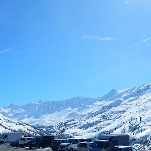 https://1800-valmeinier.hotels-rhonealpes.com