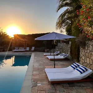 https://residence-le-mouron-rouge.fr-provencehotel.com